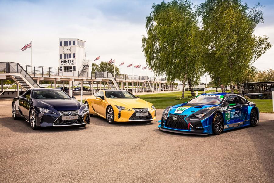  Lexus LC500h 2017 года  (UK) (фото 8 из 41)